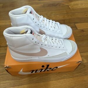 *Slightly Used* Nike Blazer Mid Women White Pink (CZ1055-118) Size 6.5W
